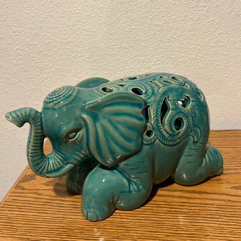 Teal Ceramic Open Fretwork Good Luck Elephant Figurine - Picture 13 of 13